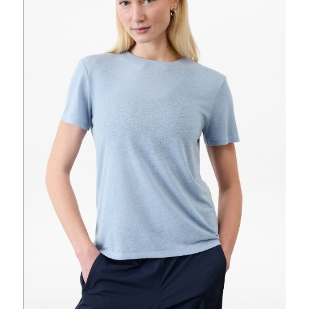ATHLETA Light Blue Getaway Linen Blend Crew Neck Tee Short Sleeve Minimalist S